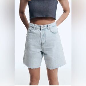 Zara HIGH-WAISTED STRAIGHT LEG‎ LONG LENGTH SHORTS size 4